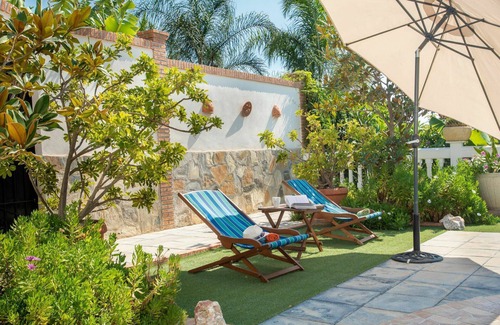 Motril House | Wonderful private villa for 5 guests with A/C, private pool, WIFI, TV, terrace and pets allowed