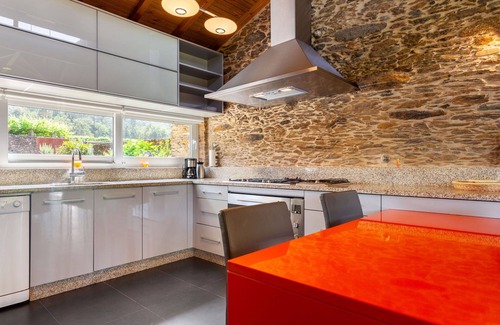 Caminha Villa | Wonderful private villa for 6 guests with WIFI, A/C, TV and patio