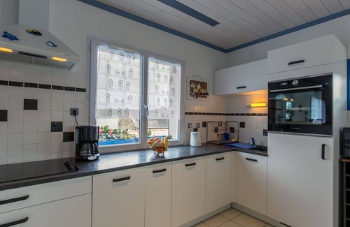 Saint-Mathieu House | Wonderful private villa for 8 guests with WIFI, TV, terrace and pets allowed