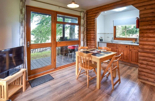 Fivelanes House | Wonderful private villa for 4 guests with WIFI, hot tub, TV, patio and pets allowed