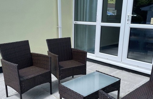 Liskeard House | Wonderful private villa for 4 guests with WIFI, TV, patio and pets allowed
