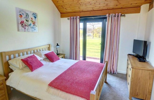 Caersws House | Wonderful private villa for 2 guests with WIFI, TV, panoramic view and parking