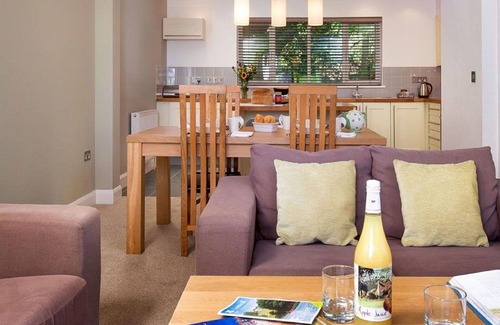 Carnon Downs House | Wonderful private villa for 4 people with pool, WIFI, TV and pets allowed