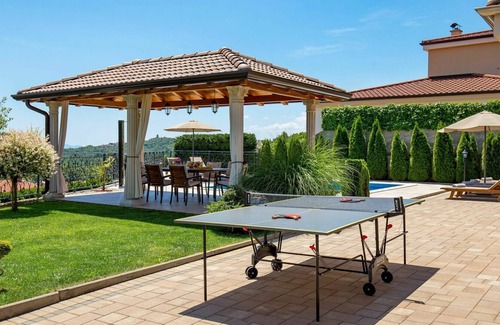 Viskovo Villa | Wonderful private villa for 8 people with WIFI, A/C, private pool, TV, terrace and parking