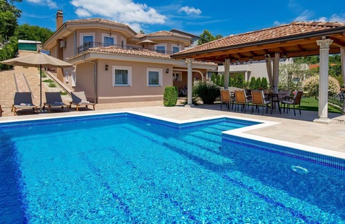 Viskovo Villa | Wonderful private villa for 8 people with WIFI, A/C, private pool, TV, terrace and parking