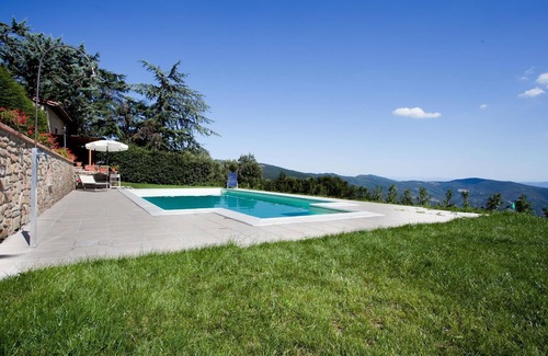 Cortona House | Wonderful private villa for 4 people with WIFI, pool, TV, terrace, pets allowed and panoramic view