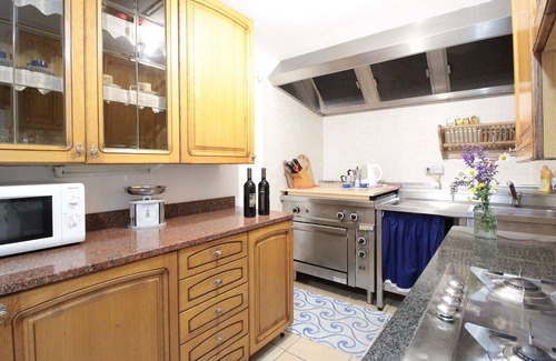Lamon House | Wonderful private villa for 5 guests with WIFI, patio, pets allowed and panoramic view
