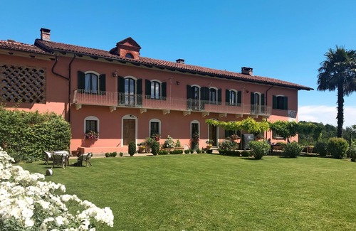 Soglio Villa | Wonderful private villa for 14 guests with private pool, WIFI, A/C, TV, patio and panoramic view