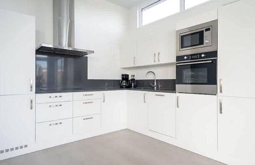 Linden House | Wonderful private villa for 8 guests with WIFI, TV and terrace