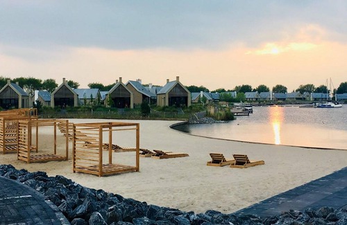 Tholen House | Wonderful private villa for 10 people with WIFI, hot tub, TV and parking