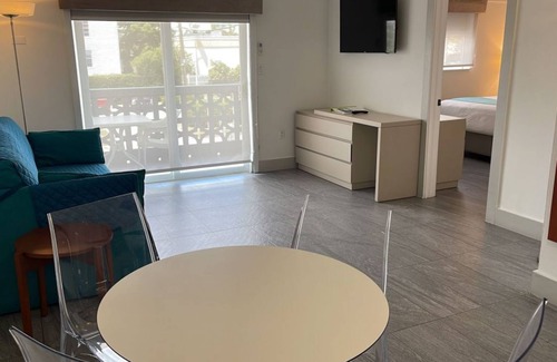 North Beach Hotel | Wonderful Sunny Vacation Room in North Beach Miami