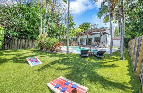 The Roads House | Wonderful Tropical Pool House Miami South Brickell