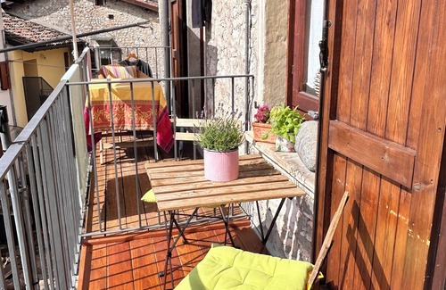 Toscolano Maderno Apartment | Wonderful vacation apartment in Vigole with a fantastic view over Lake Garda