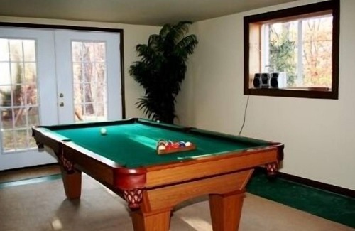 Candler House | WONDERFUL VIEWS, 5 Bedroom, sleeps up to 14, Skiing, Billiards, Ping Pong, Large Hot Tub, Campfir...