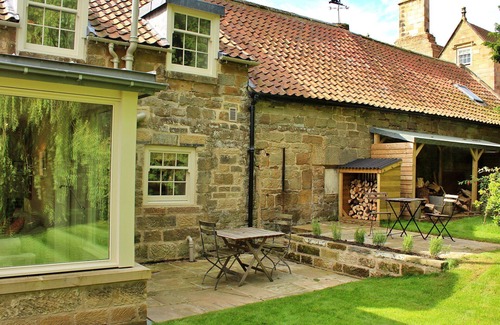 Great Broughton House | Wonderful villa for 4 guests with WIFI, TV and terrace