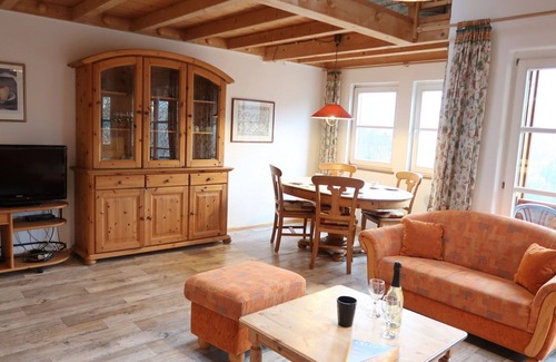 Hornberg House | Wonderful villa for 6 guests with WIFI, TV, balcony and pets allowed