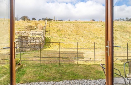 Brecon House | Wonderful villa for 4 guests with WIFI, terrace and parking