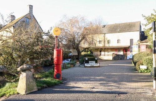 Little Rissington House | Wonderful villa for 6 people with hot tub, WIFI and pets allowed