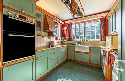 Banff House | Wonderful villa for 10 guests with WIFI, TV and terrace