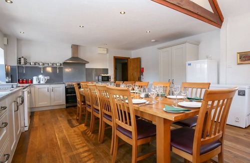 Craven Arms House | Wonderful villa for 12 guests with WIFI, pool and terrace