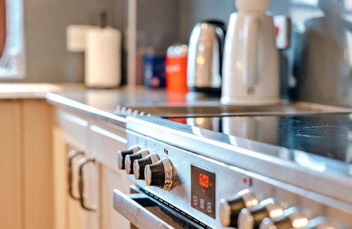 Craven Arms House | Wonderful villa for 12 guests with WIFI, pool and terrace