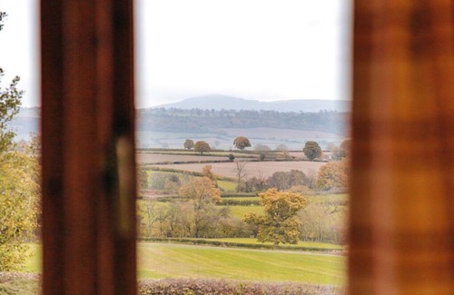 Craven Arms House | Wonderful villa for 12 guests with WIFI, pool and terrace