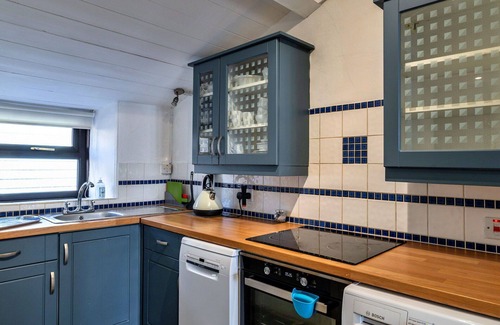 Sennen Cove House | Wonderful villa for 3 guests with WIFI and pets allowed