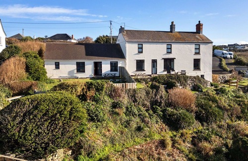 Sennen Cove House | Wonderful villa for 3 guests with WIFI and pets allowed