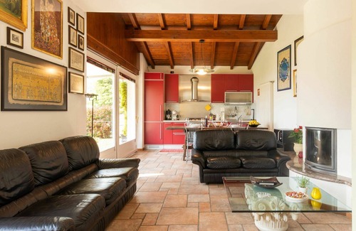 Domaso House | Wonderful villa for 4 guests with A/C, hot tub, WIFI, TV, terrace and pets allowed