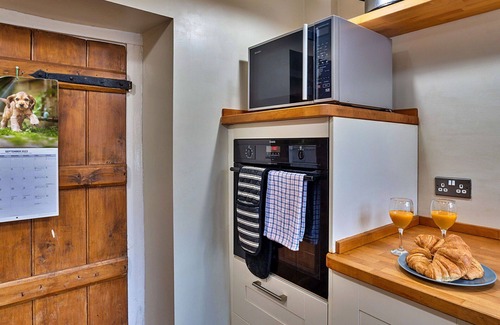 Stogursey House | Wonderful villa for 4 guests with WIFI, terrace and pets allowed
