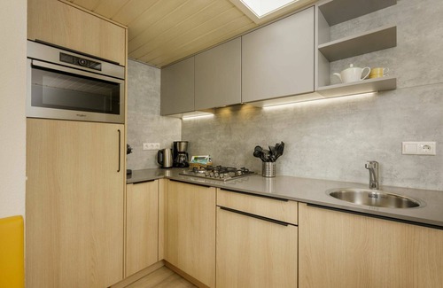 Zeewolde House | Wonderful villa for 4 people with WIFI, hot tub, pool, TV, terrace and parking