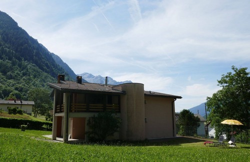 Blenio House | Wonderful villa for 5 guests with WIFI, TV, terrace, pets allowed and panoramic view