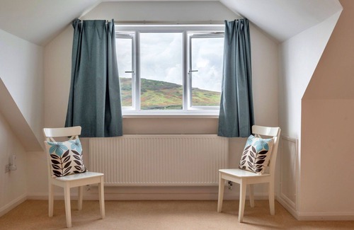 Holywell House | Wonderful villa for 6 guests with WIFI, terrace and pets allowed