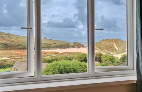 Holywell House | Wonderful villa for 6 guests with WIFI, terrace and pets allowed