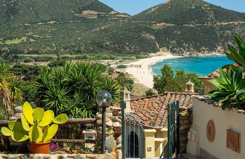 Solanas House | Wonderful villa for 6 guests with A/C, WIFI, TV and patio