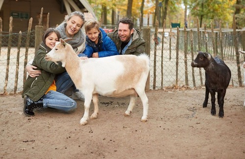 Heijen House | Wonderful villa for 6 guests with WIFI, pool, hot tub, TV, terrace and parking