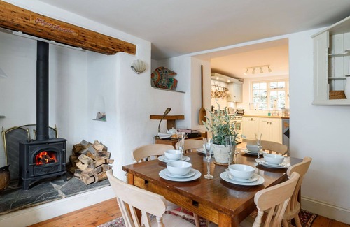 Portloe House | Wonderful villa for 6 guests with WIFI, TV, patio and pets allowed