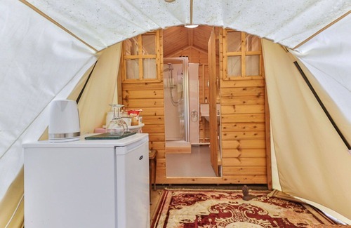 Alkborough House | Wonderful villa for 16 people with hot tub, WIFI, TV and pets allowed