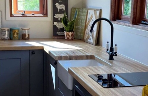 Alkborough House | Wonderful villa for 16 people with hot tub, WIFI, TV and pets allowed