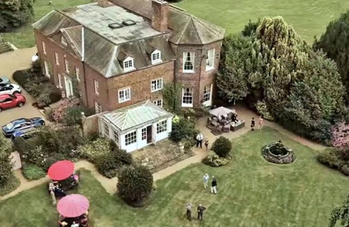 Alkborough House | Wonderful villa for 16 people with hot tub, WIFI, TV and pets allowed