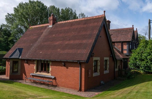 Craven Arms House | Wonderful villa for 2 guests with WIFI and TV