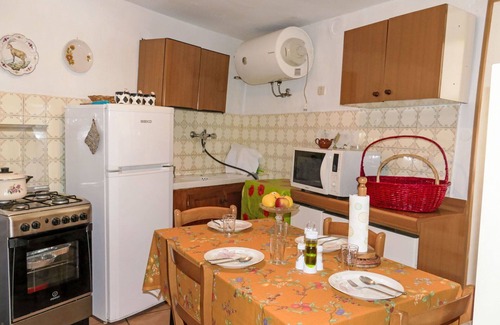 Ville San Sebastiano House | Wonderful villa for 4 people with WIFI, balcony, pets allowed and panoramic view