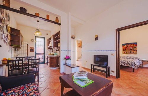 Viareggio House | Wonderful villa for 8 guests with TV and patio