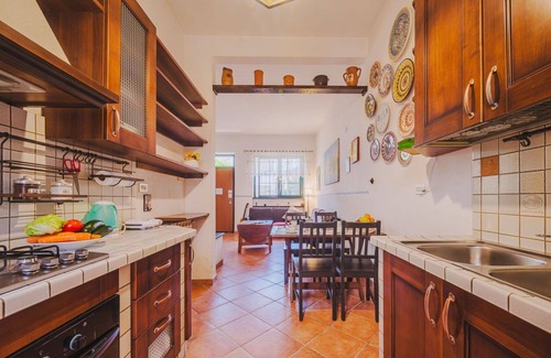 Viareggio House | Wonderful villa for 8 guests with TV and patio