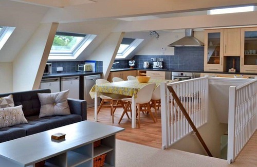 Liverton House | Wonderful villa for 6 guests with pool, WIFI