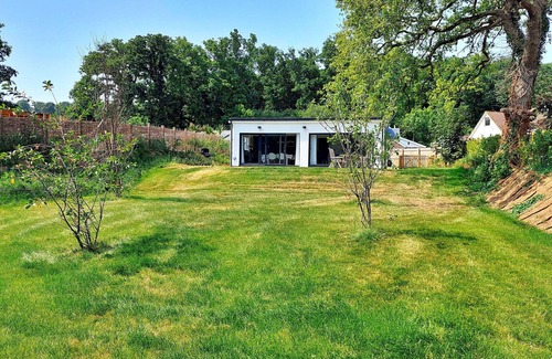 Liverton House | Wonderful villa for 6 guests with hot tub, pool, WIFI