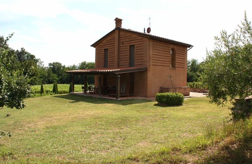 Montecarlo Villa | Wonderful villa with WIFI, private pool, TV, patio, pets allowed and panoramic view, close to L.