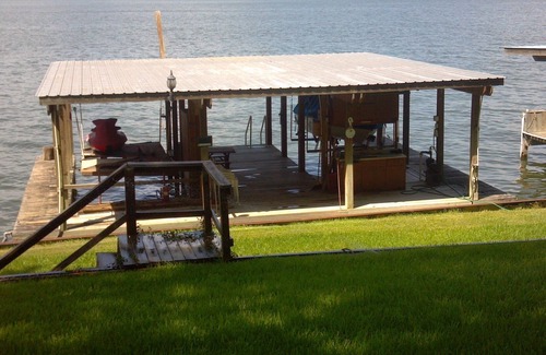 West Livingston House | Wonderful Waterfront Home