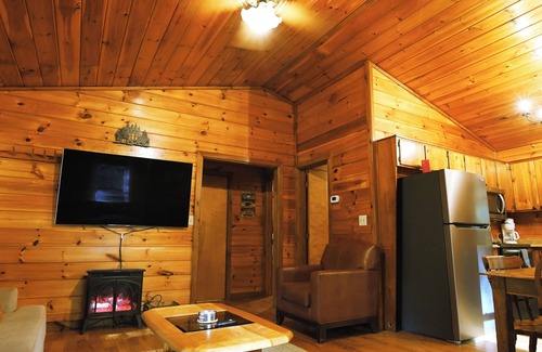 Cherry Log Cabin | Wonderland near Wineries; Hot Tub, Firepit, BBQ