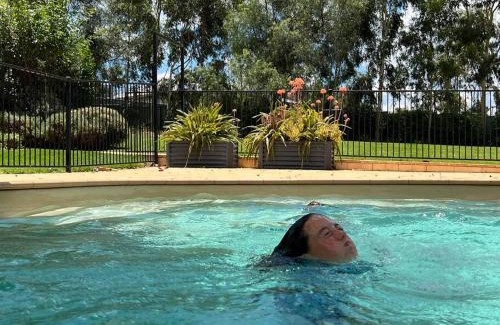 Parkes House | Wonga - A secluded oasis in the heart of Parkes
